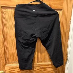 Lululemon crops
